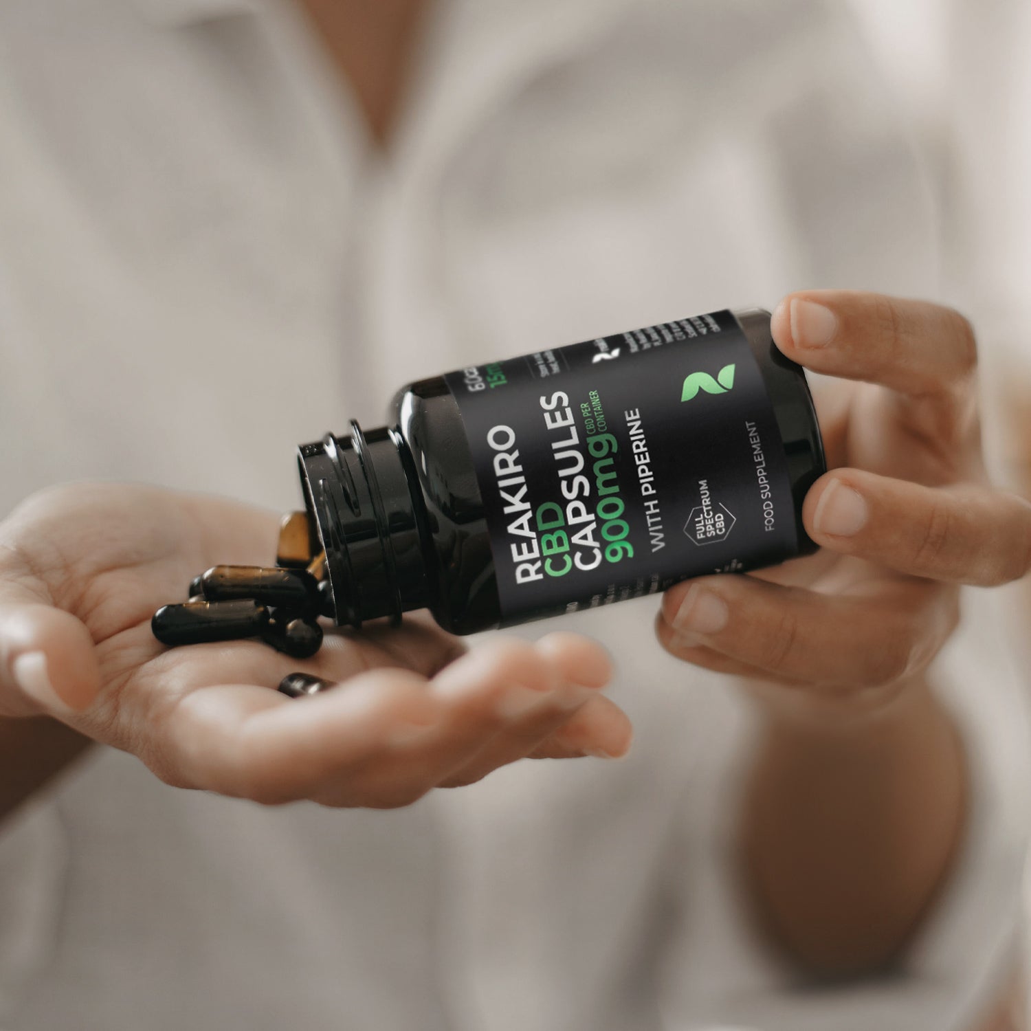 To make the most of your Hemp CBD Vegan Capsules with Piperine and ensure enhanced absorption, follow these simple steps for useVegan Hemp CBD Capsules with Piperine 900mg in use